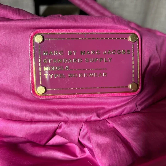 Marc by Marc Jacobs Vibrant Pink Hobo Bag. Very good used condition - Picture 2 of 7